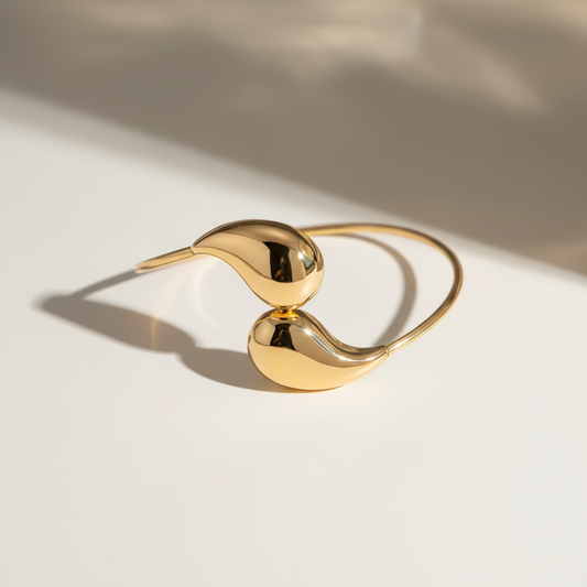 Cercle Bracelet — detail shot — The Arcive