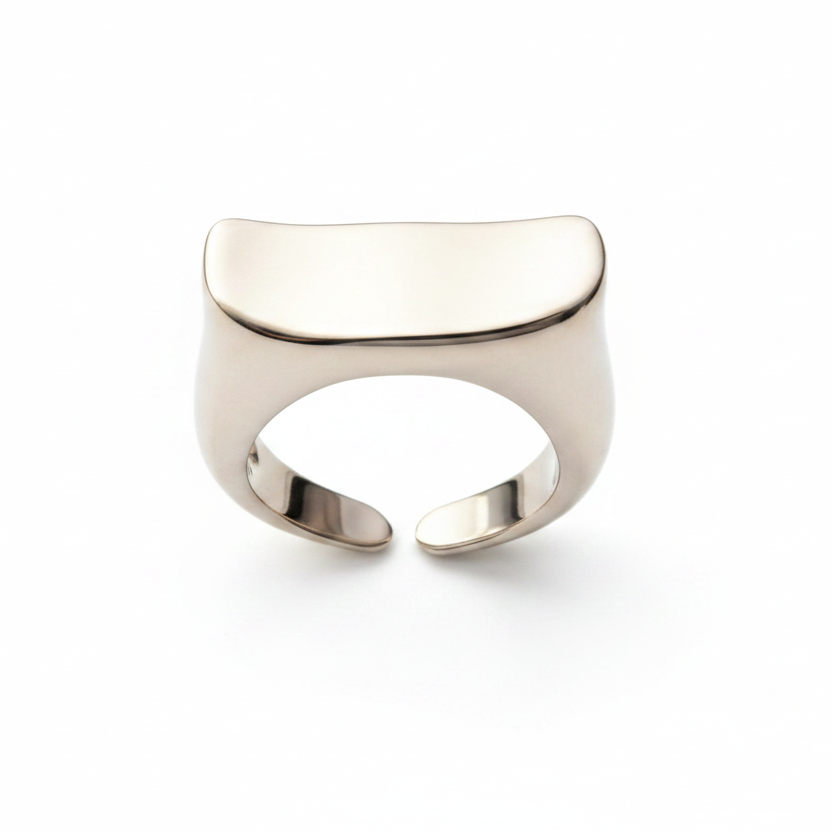Arche Ring — curved gold ring lifestyle | THE ARCIVE
