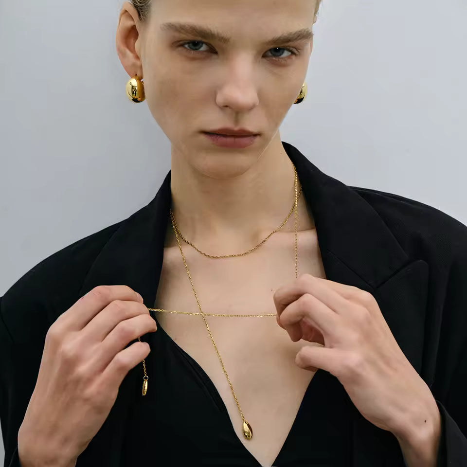 Fil Necklace — lifestyle — The Arcive