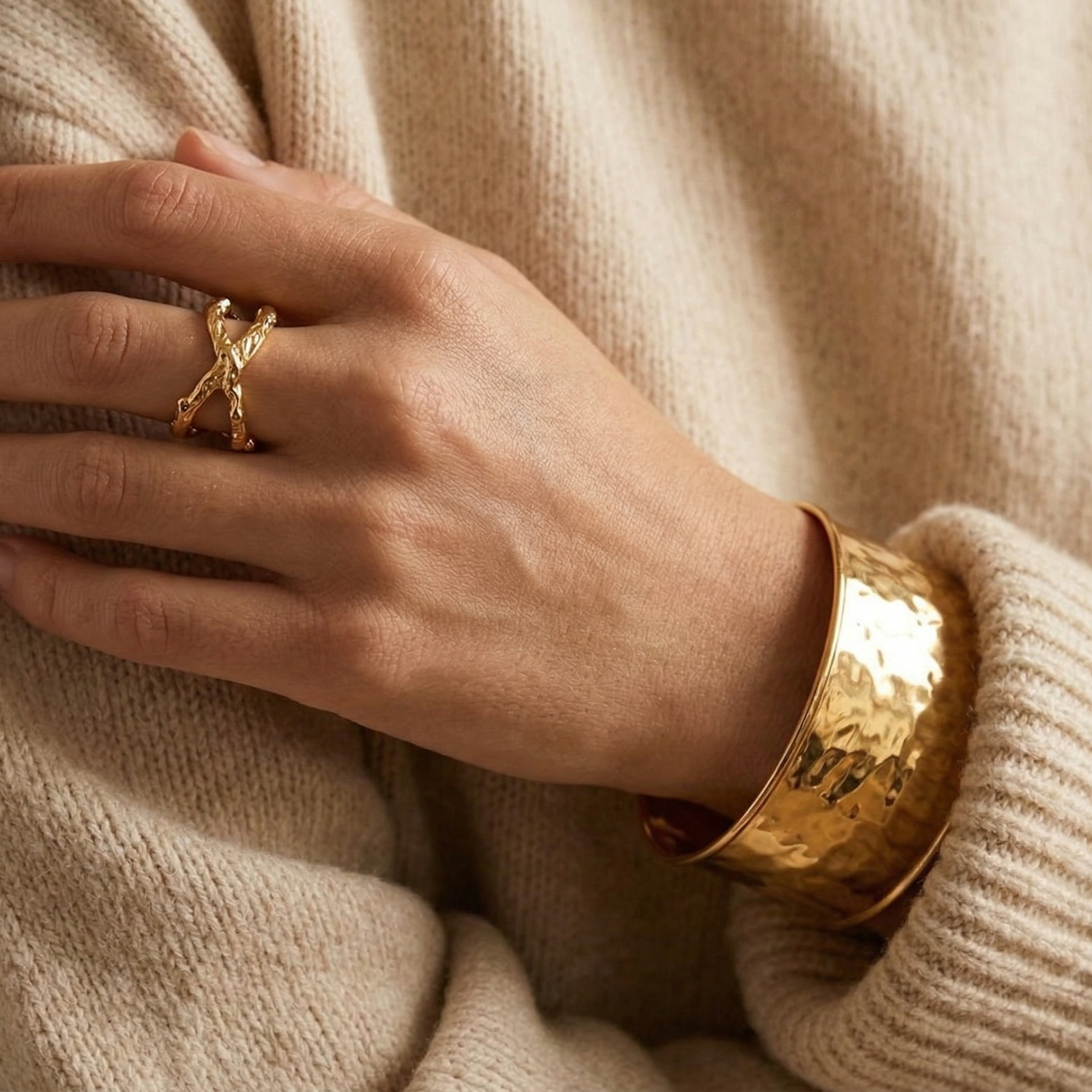 Cuff Majeur — wide gold cuff bracelet detail | THE ARCIVE