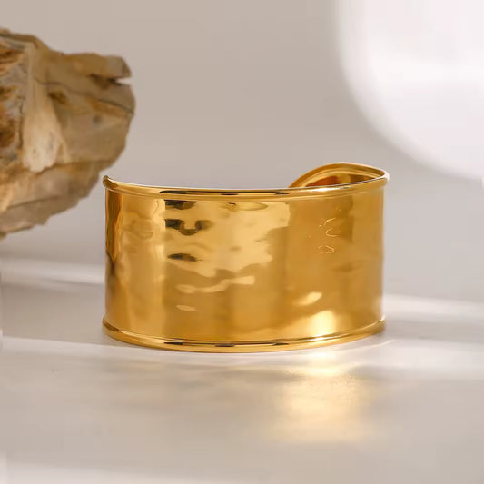 Cuff Majeur — detail shot — The Arcive