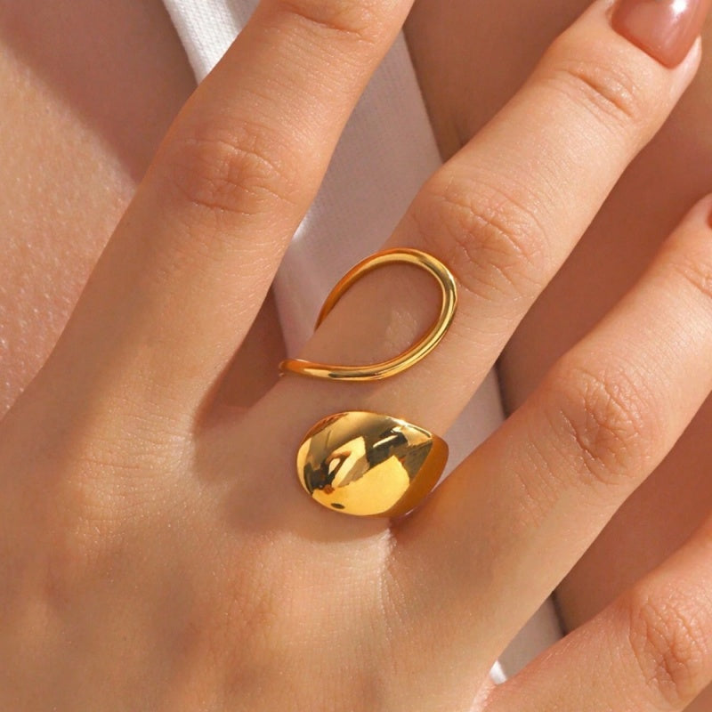 Volute Ring — fluid teardrop statement ring detail | THE ARCIVE