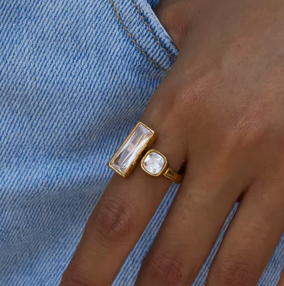 Éclat Ring — lifestyle — The Arcive