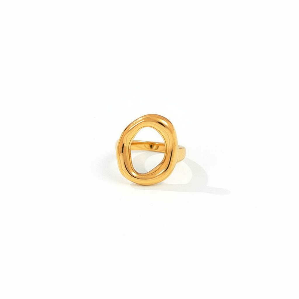 Ovale Ring — hollow oval gold ring detail | THE ARCIVE