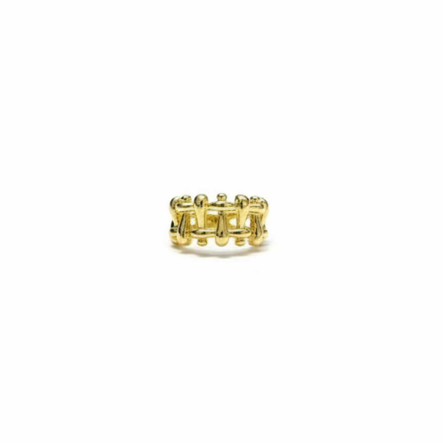 Maillons Ring — gold chain band ring lifestyle | THE ARCIVE