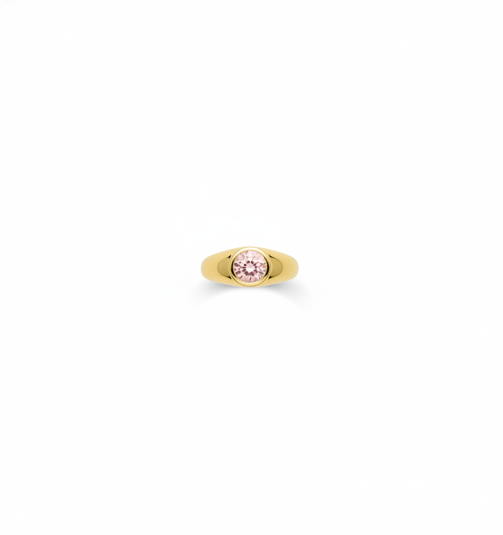Émeraude Signet Ring — emerald green stone signet ring lifestyle | THE ARCIVE