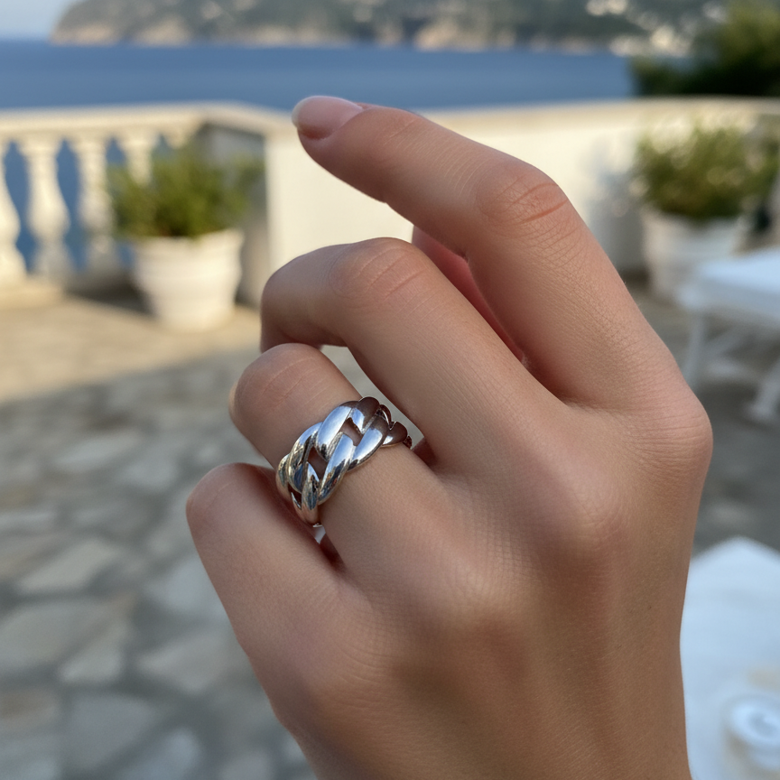 Lierre Ring - botanical vine ring on model | THE ARCIVE
