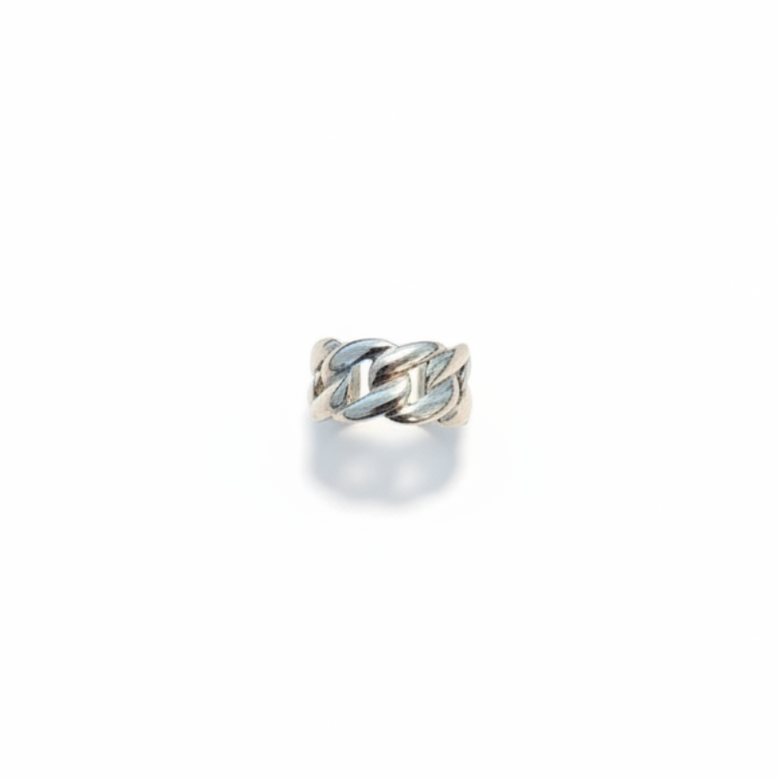 Lierre Ring - vine pattern band ring flat lay | THE ARCIVE